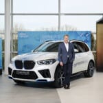 BMW iX5 HYDROGENとBMWのオリバー・ツィプセ会長
