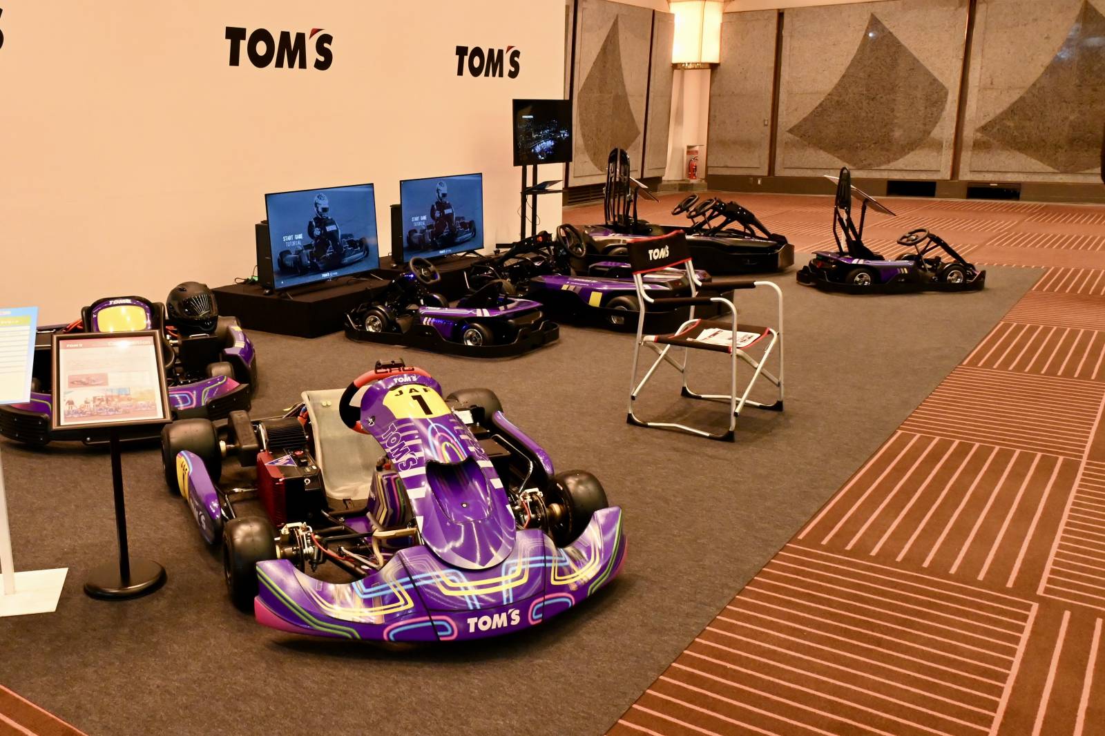 「東京オートサロン」に展示されていたトムスのEVカート