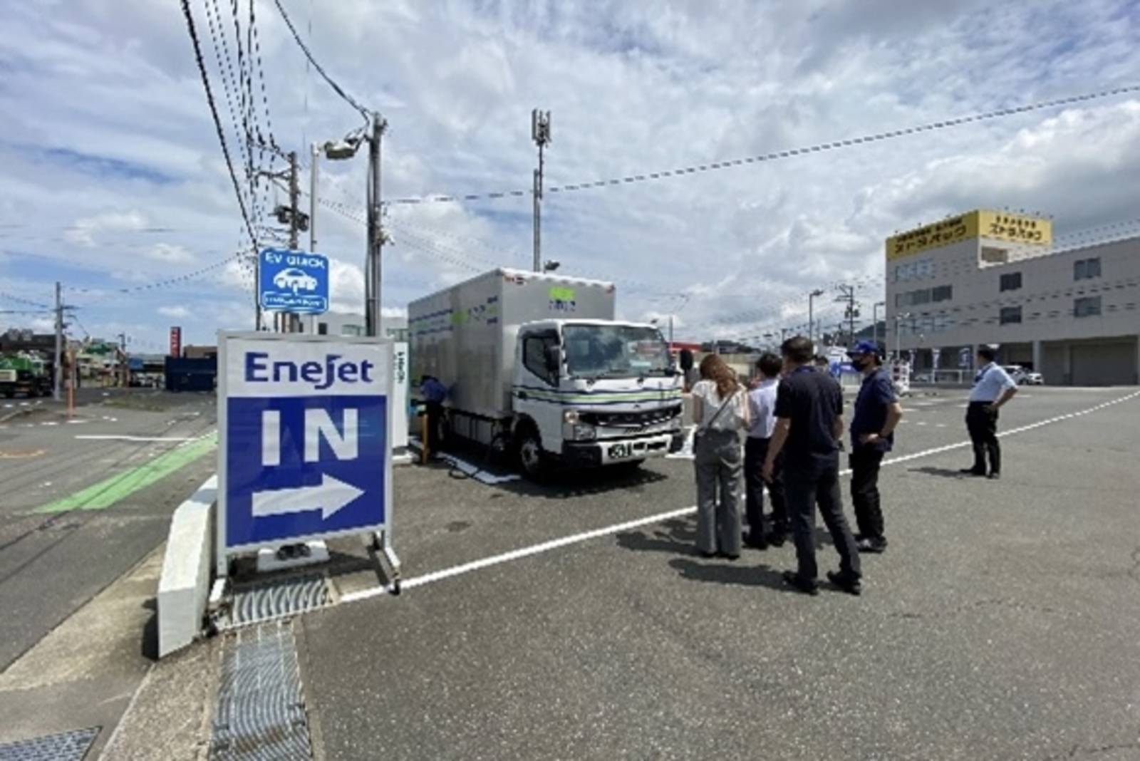 エネオス・NEC・日本通運の3社は、EVトラックの普及拡大に向けた経路充電の実証実験を9月5日より福岡県内で開始した（photo=日本電気）