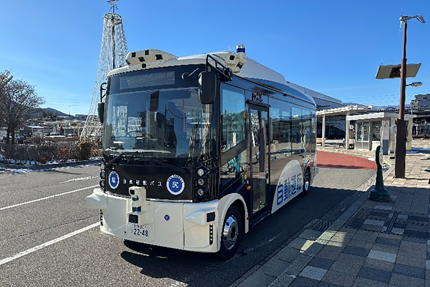 2024年末を目途に自動運転EVバス「Minibus 2.0」の納品を開始することを発表したアイサンテクノロジー　写真は長野県塩尻市を走る従来型の「Minibus 1.0」