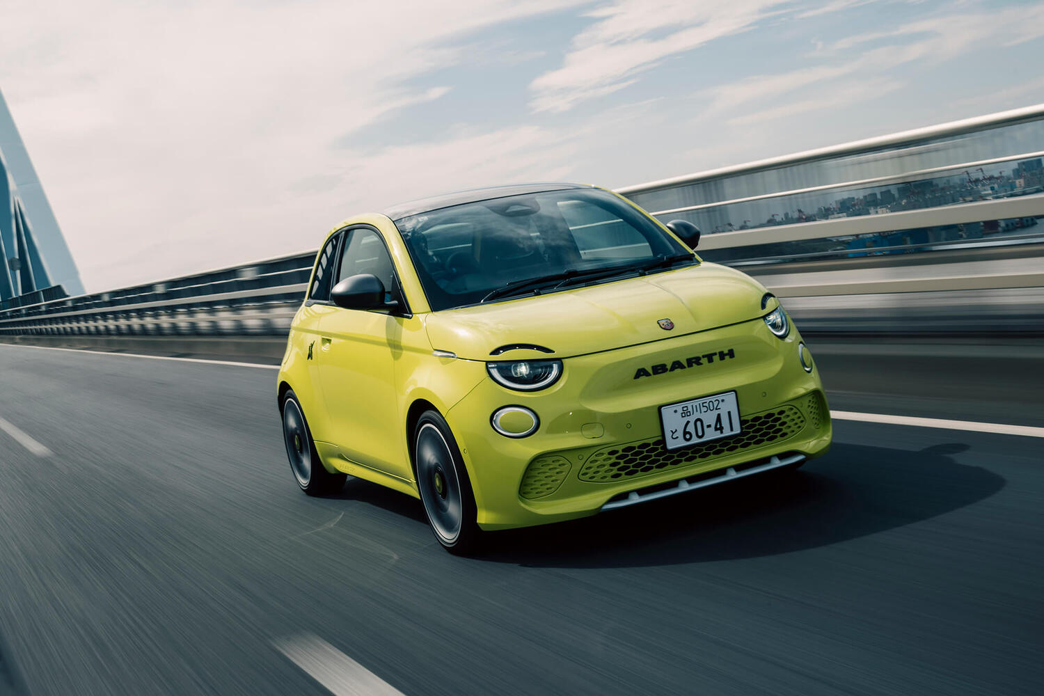 ステランティス傘下のアバルトの電気自動車「アバルト500e」