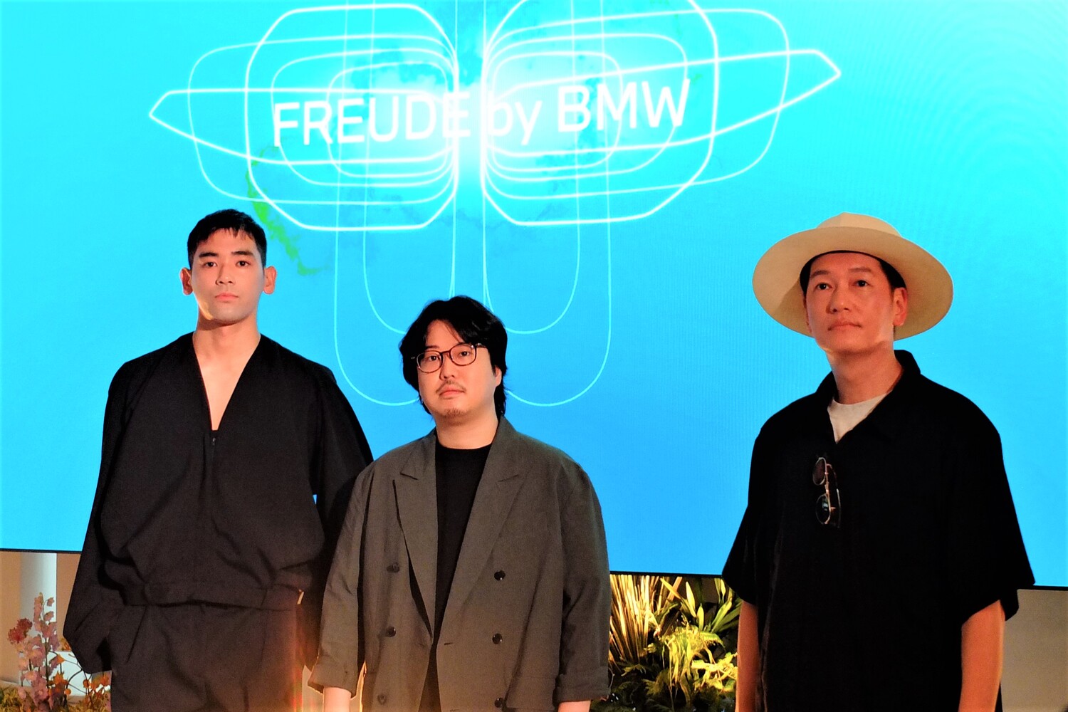 BMWブランドフレンドを務める3人　左からモデルのUTA、演奏家の反田恭平、俳優の井浦新