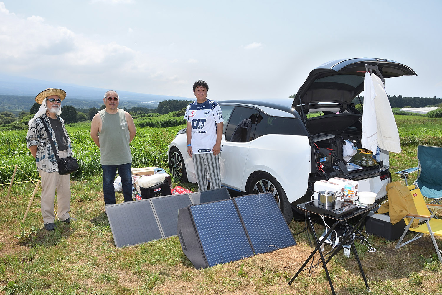 石井さんと米山さんと桑原さんとBMW i3