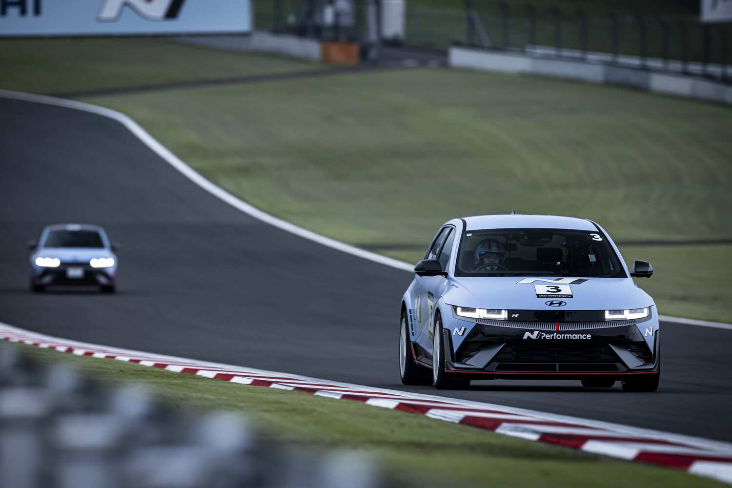 2024年9月28日開催「全日本EV-GP 第5戦 富士55㎞」に参戦し、予選2位から決勝3位フィニッシュを飾ったチェ・ジョンウォン選手が駆る3号車のヒョンデ・アイオニック 5 N