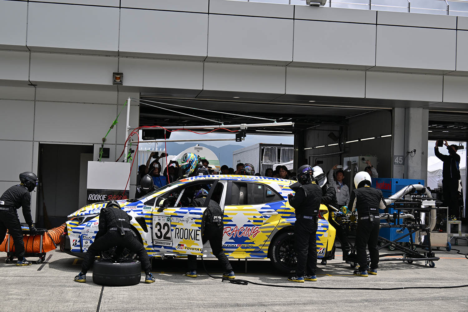 スーパー耐久シリーズに参戦中の液体水素エンジンを搭載するトヨタGRカローラ