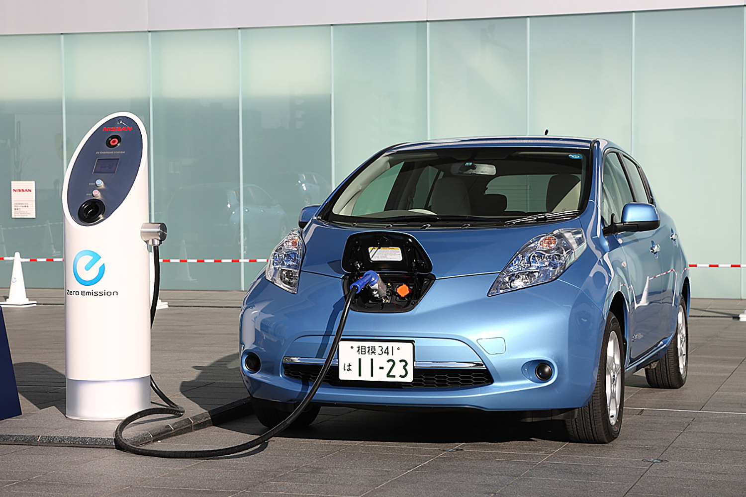 日産リーフ（初代）の充電風景