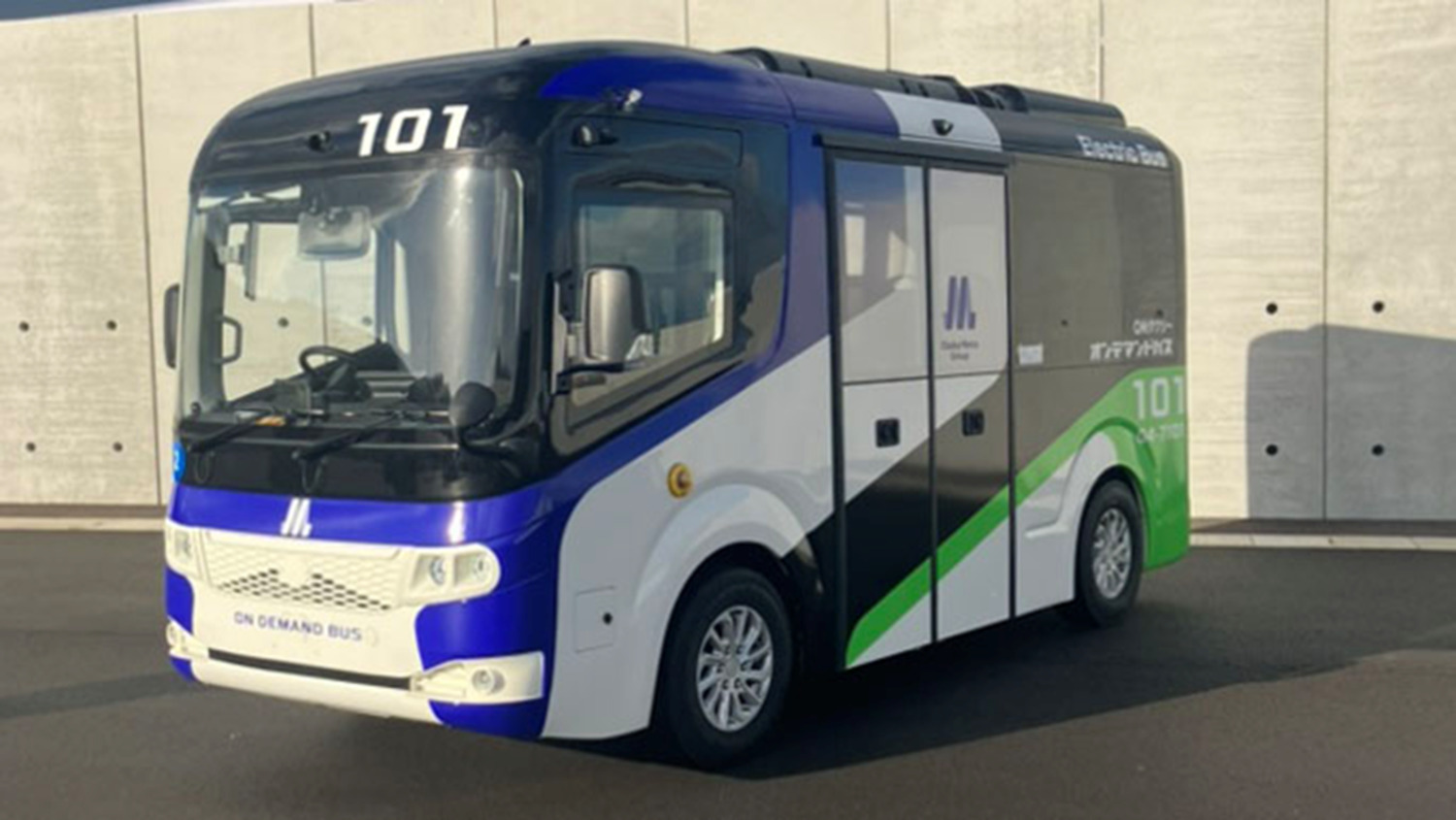 EVモーターズ・ジャパンが大阪メトロに28台納車した小型乗合EVバス　全長は5.38mとコンパクト