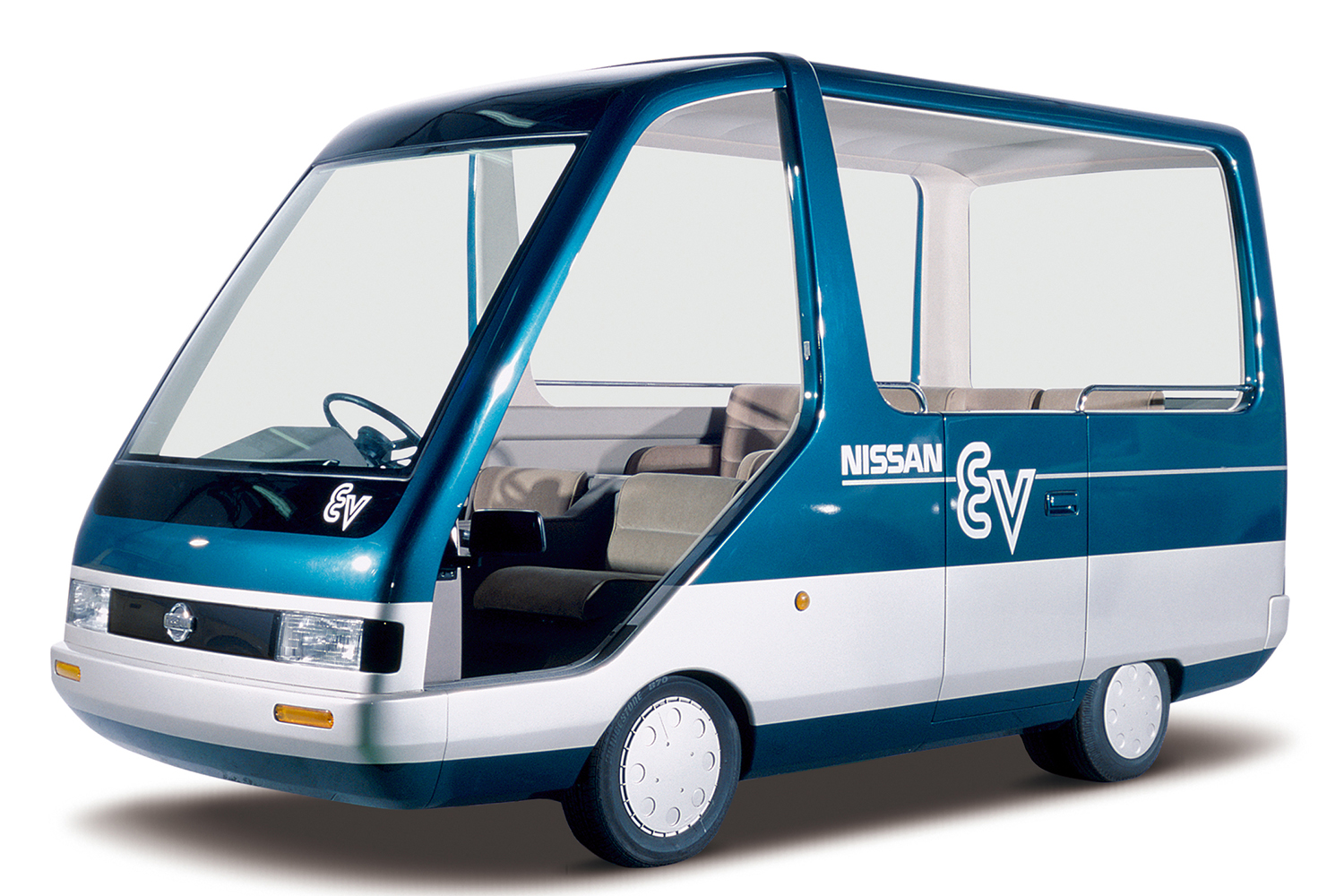 ルーフが装着された日産EVガイド