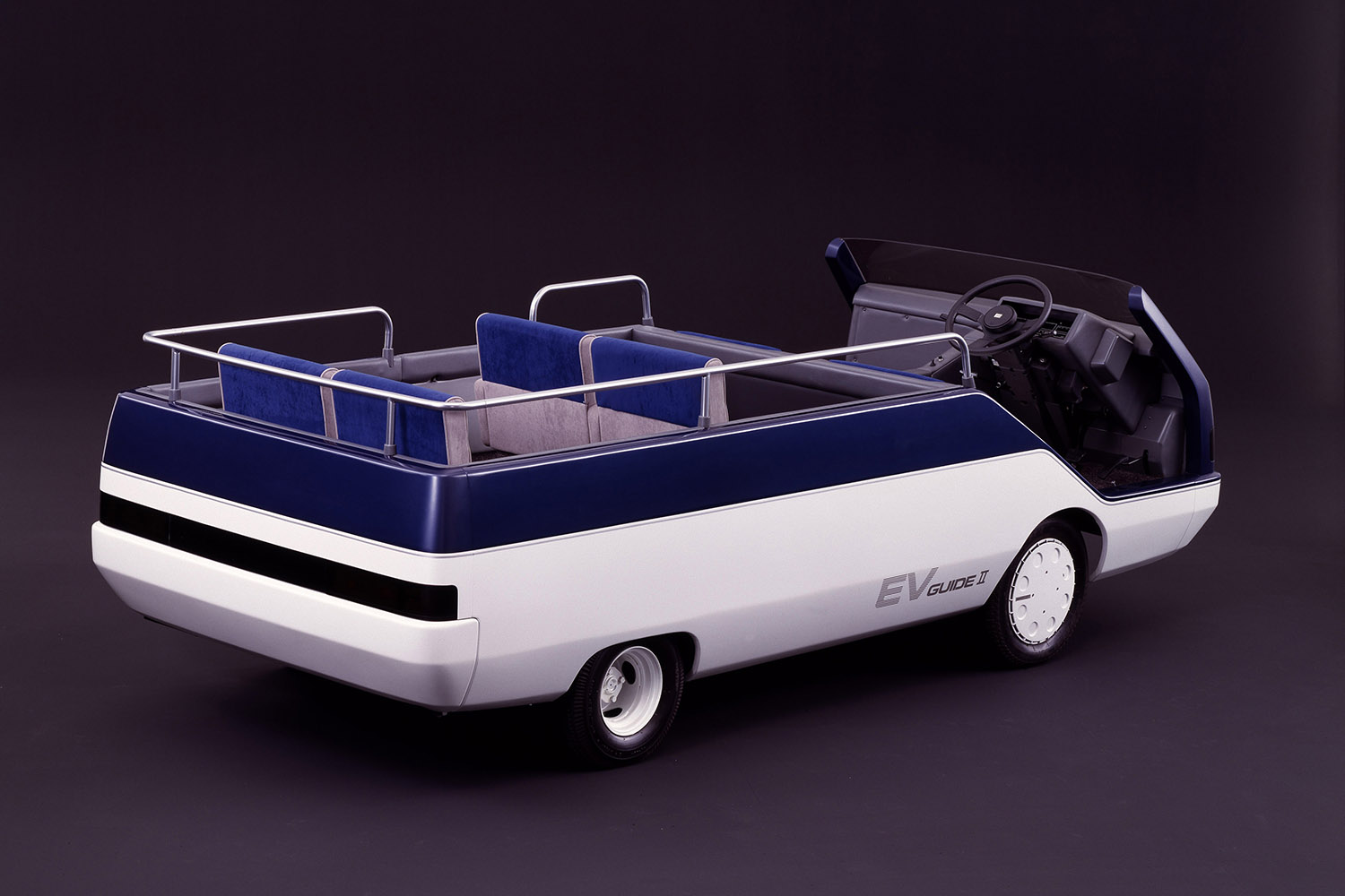 日産EVガイドのリヤスタイリング
