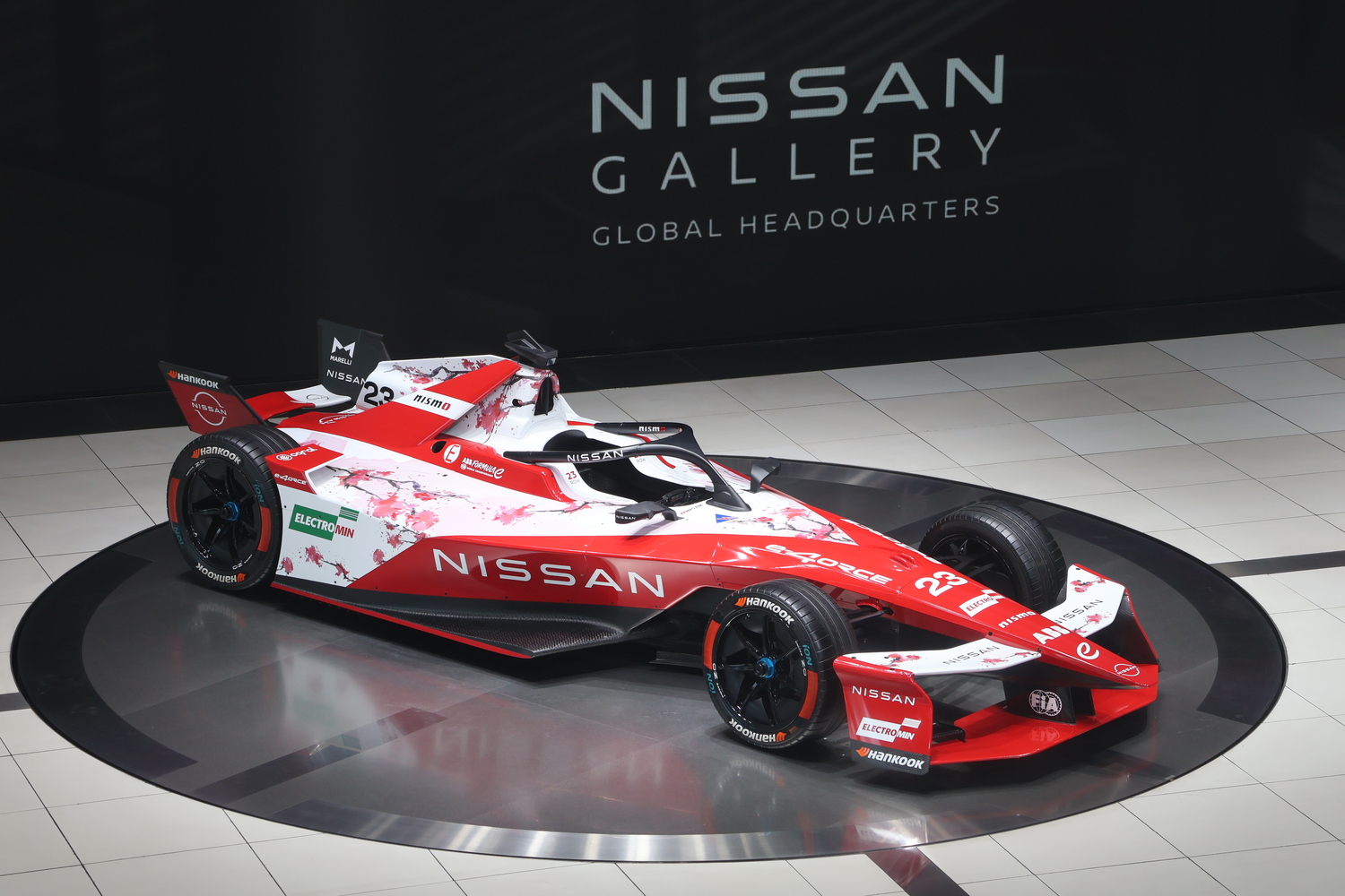 日産グローバル本社ギャラリーに展示されたフォーミュラE マシン「GEN3 EVO」