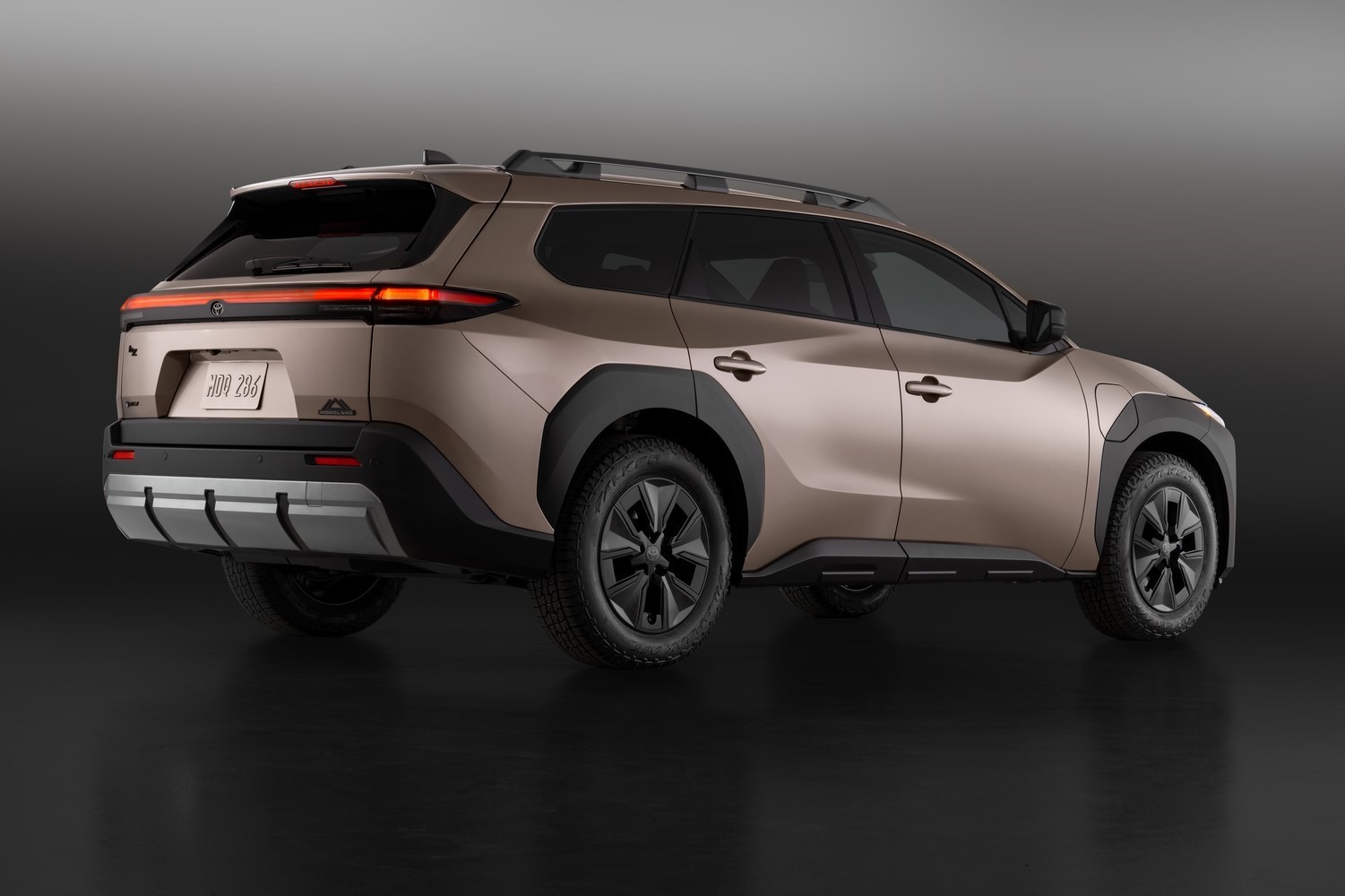 トヨタの新型EV「bZ Woodland」のリヤ周り