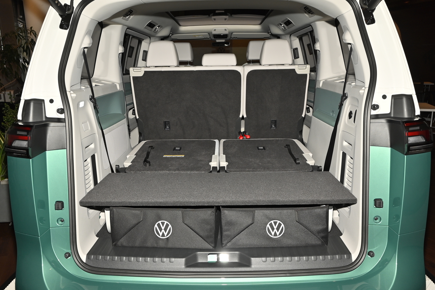 ID.Buzz「Pro Long Wheelbase」の3列目を倒した状態
