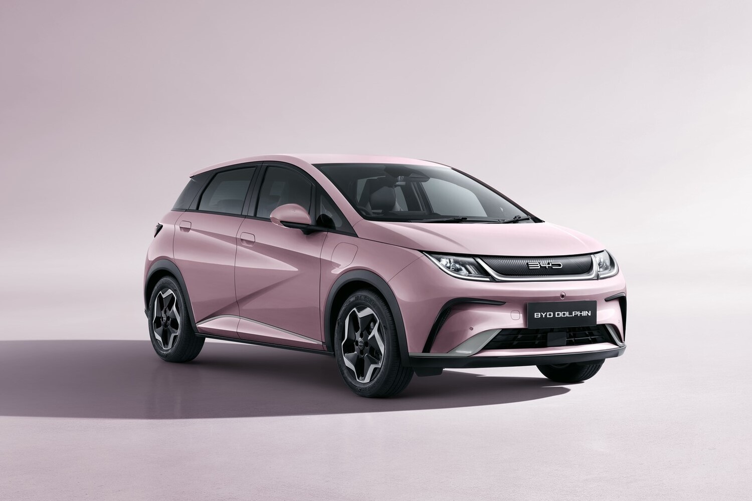 2025年6月3日に発売されたBYDの特別限定車「BYD DOLPHIN Grateful PINK」