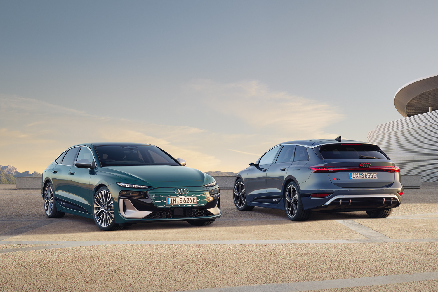 写真左　アウディS6 e-tron Sportsback e-tron quattro　写真右　アウディ S6 Avant e-tron