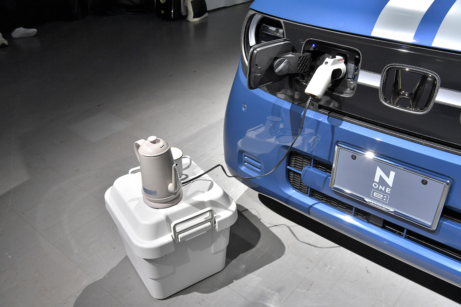 ホンダN-ONE e:の充電ポート　外部給電やV2Hにも対応する