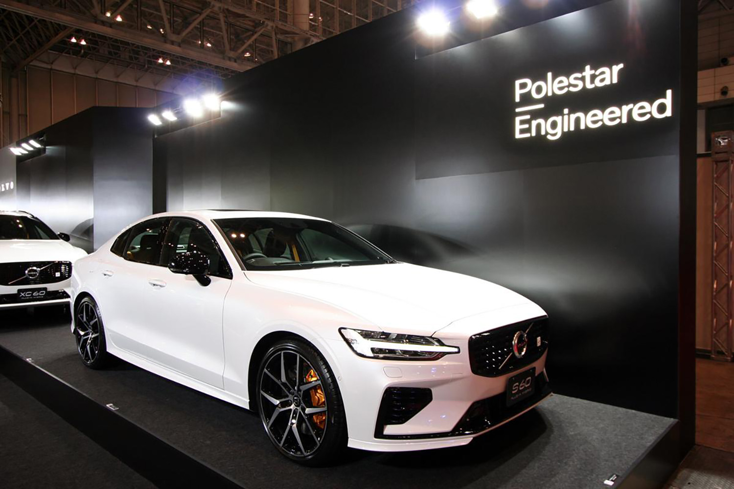 ボルボS60ポールスターエンジニアードのフロントスタイリング