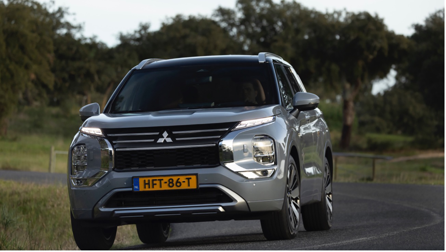 三菱アウトランダーPHEV