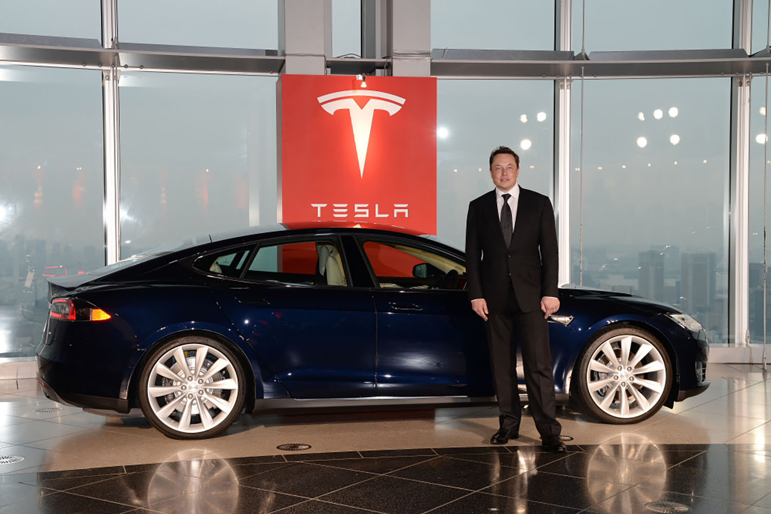 テスラ・モデルSとイーロン・マスク