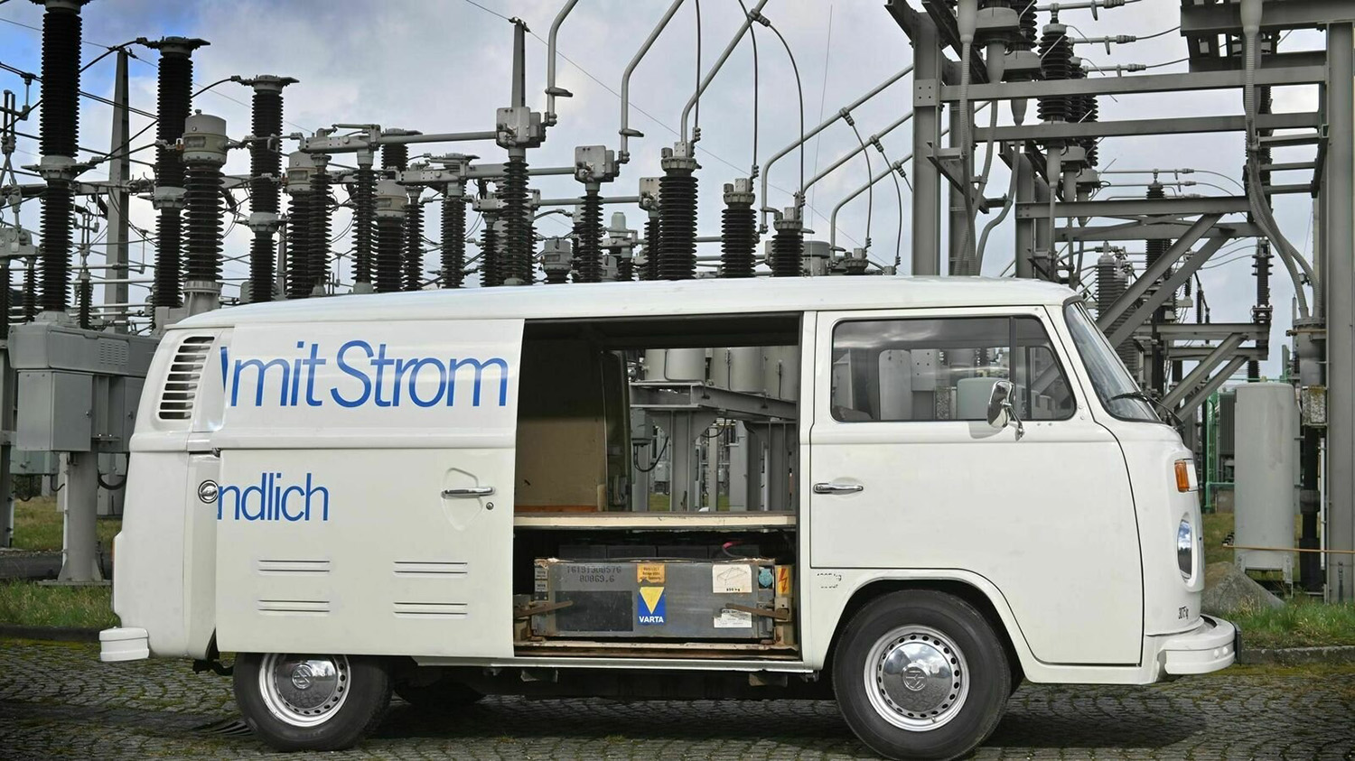 フォルクスワーゲンT2 Elektroの荷室に搭載されたバッテリー