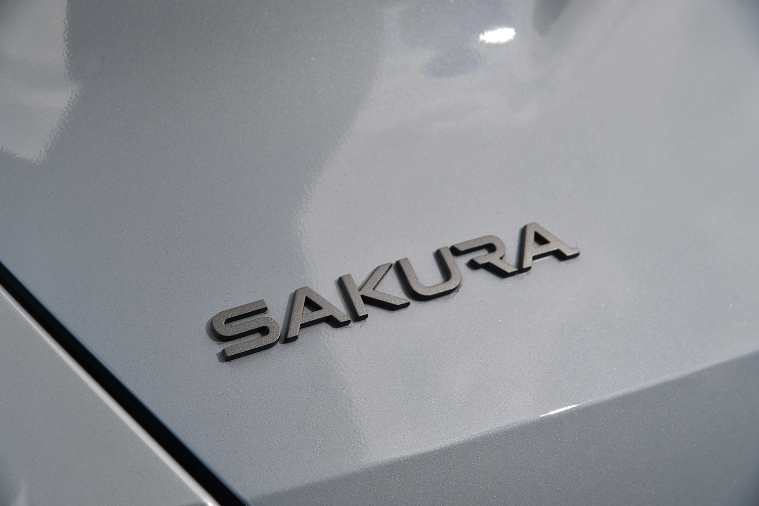 日産サクラのエンブレム