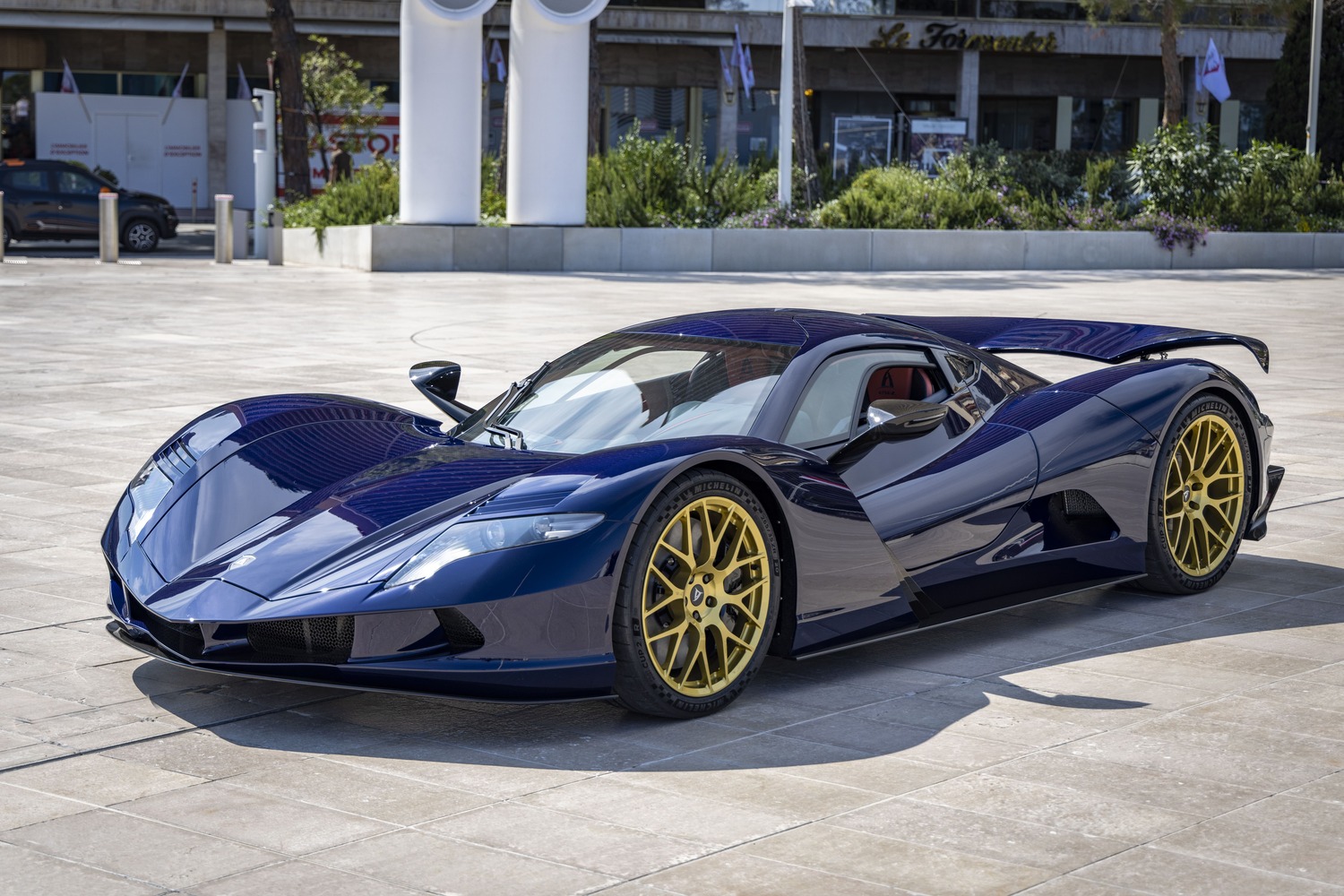 アスパーク・アウルのフロントスタイリング