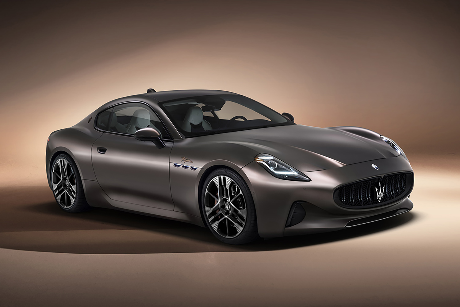 マセラティ。グランツーリスモ フォルゴーレのフロントスタイリング