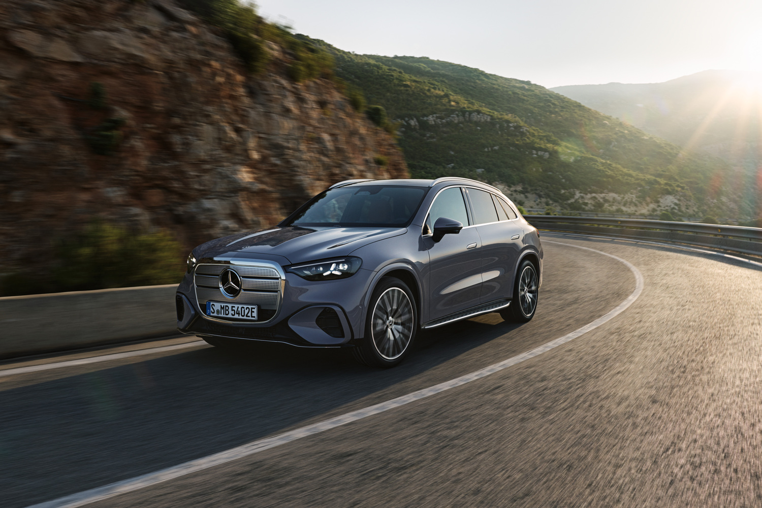2025年9月にフルモデルチェンジしたメルセデスベンツ「GLC」のEVモデルが、ジャパンモビリティショー2025で展示される
