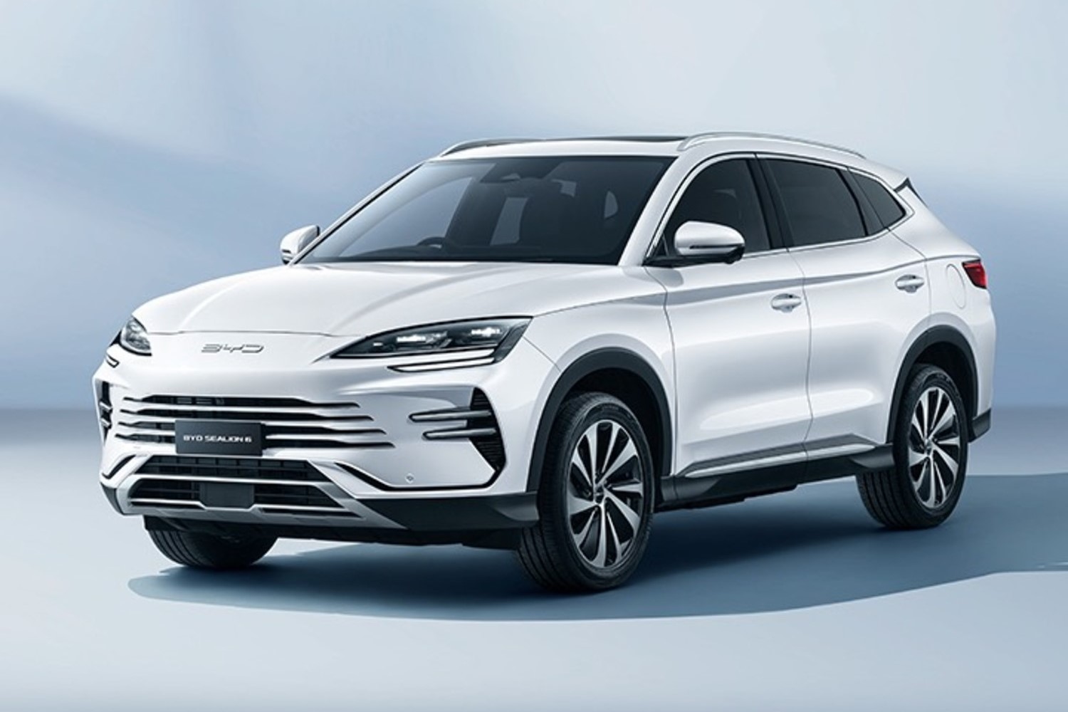 ジャパンモビリティショー2025で日本初公開となるBYDのPHEV車両「SEALION 6 DM-i」