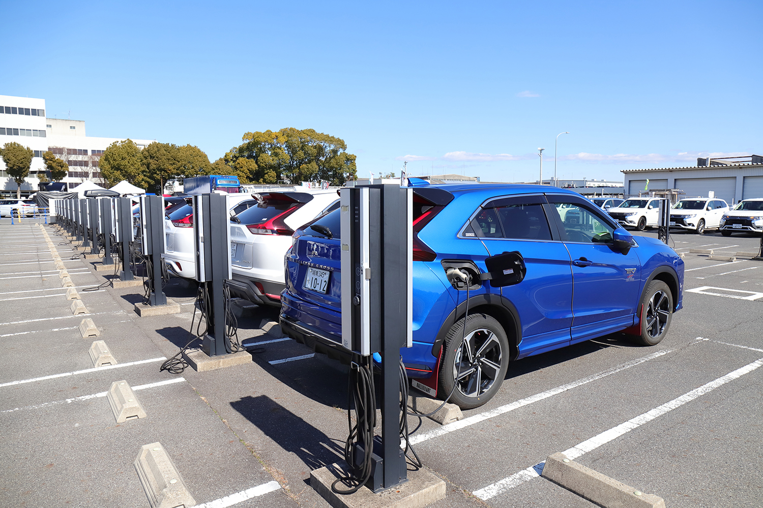 普通充電器を使うイメージ