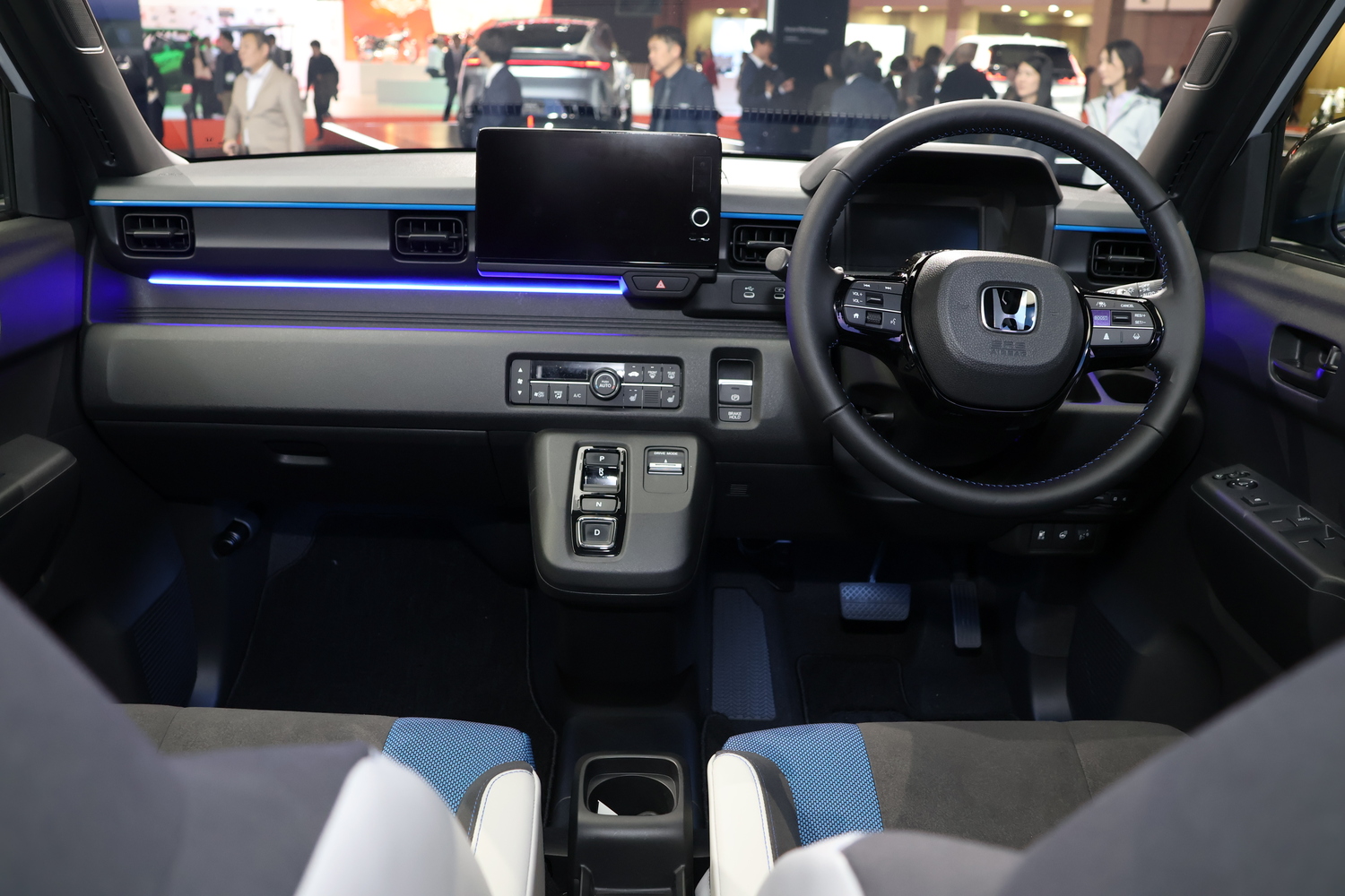 ジャパンモビリティショー2025で世界初公開されたホンダのEVスポーツモデル「スーパーワン・プロトタイプ」のインテリア