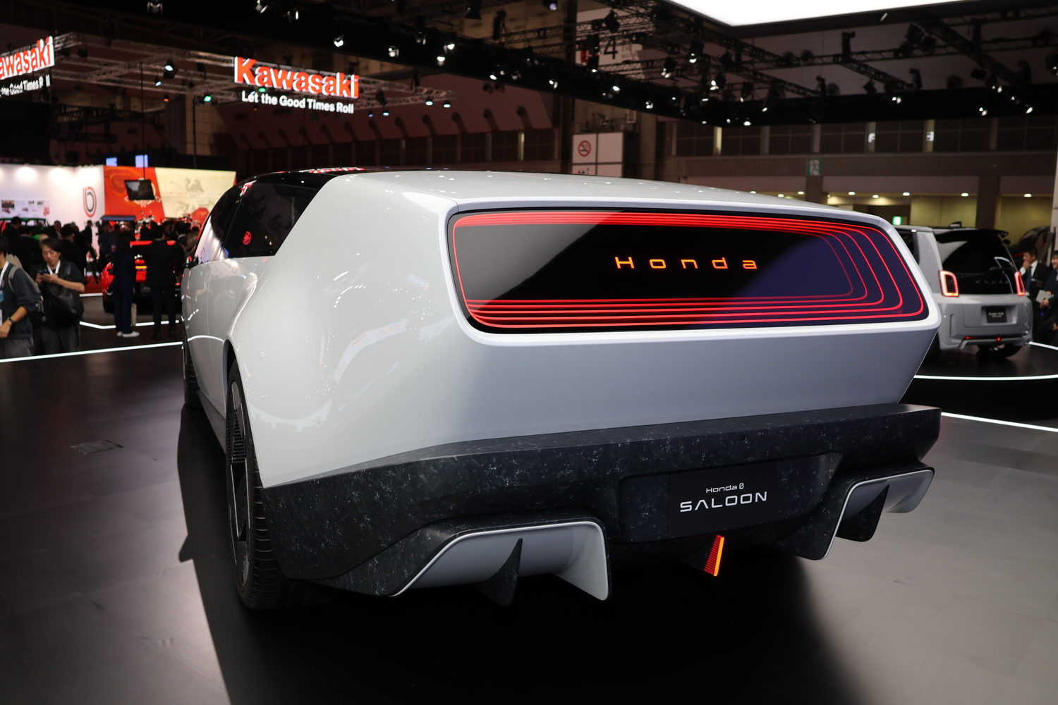 ジャパンモビリティショー2025のホンダブースで日本初公開された「Honda 0 SALOON」のテールデザイン