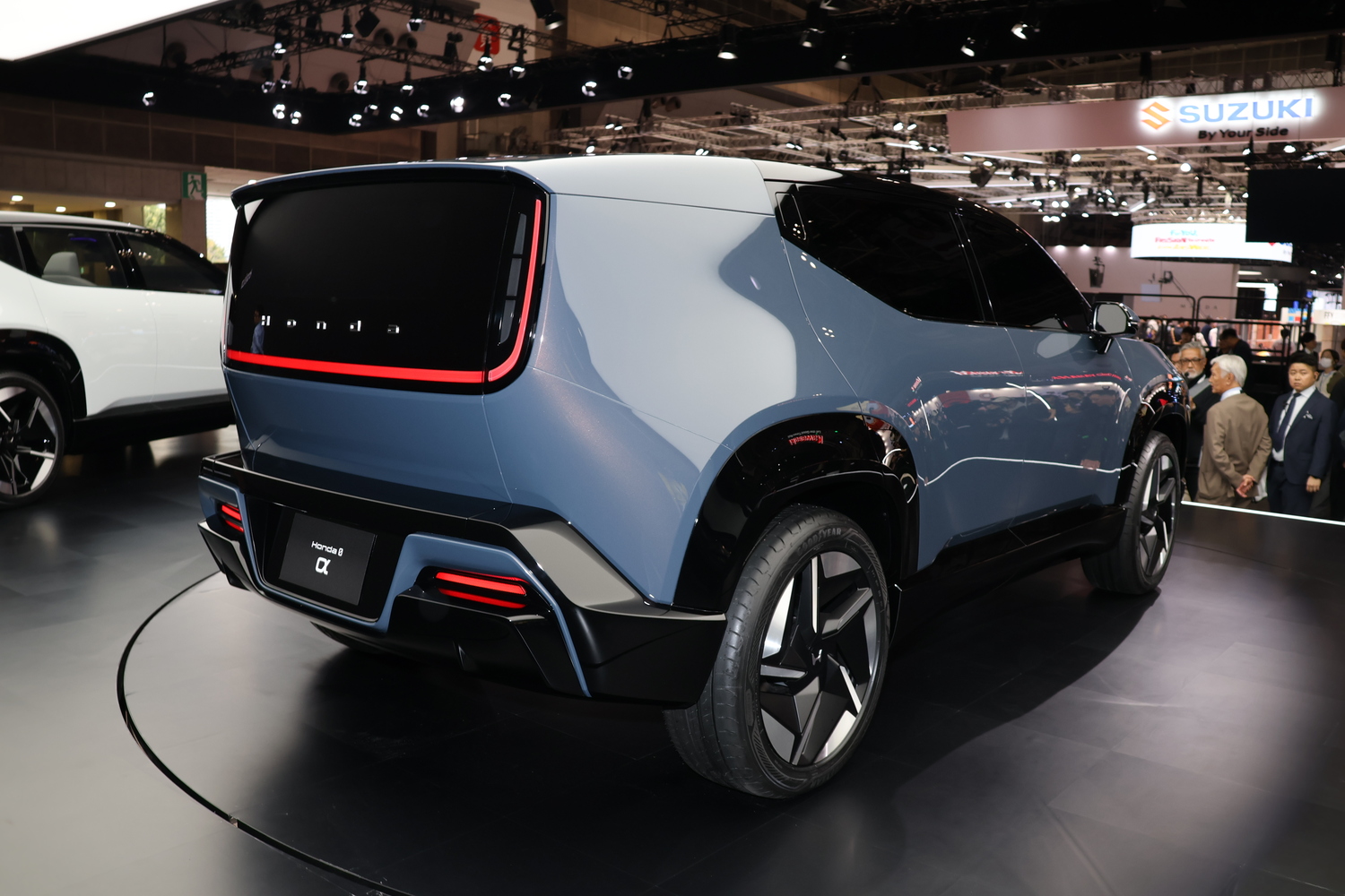 ジャパンモビリティショー2025のホンダブースで世界初公開された「Honda 0 α」のリヤスタイリング