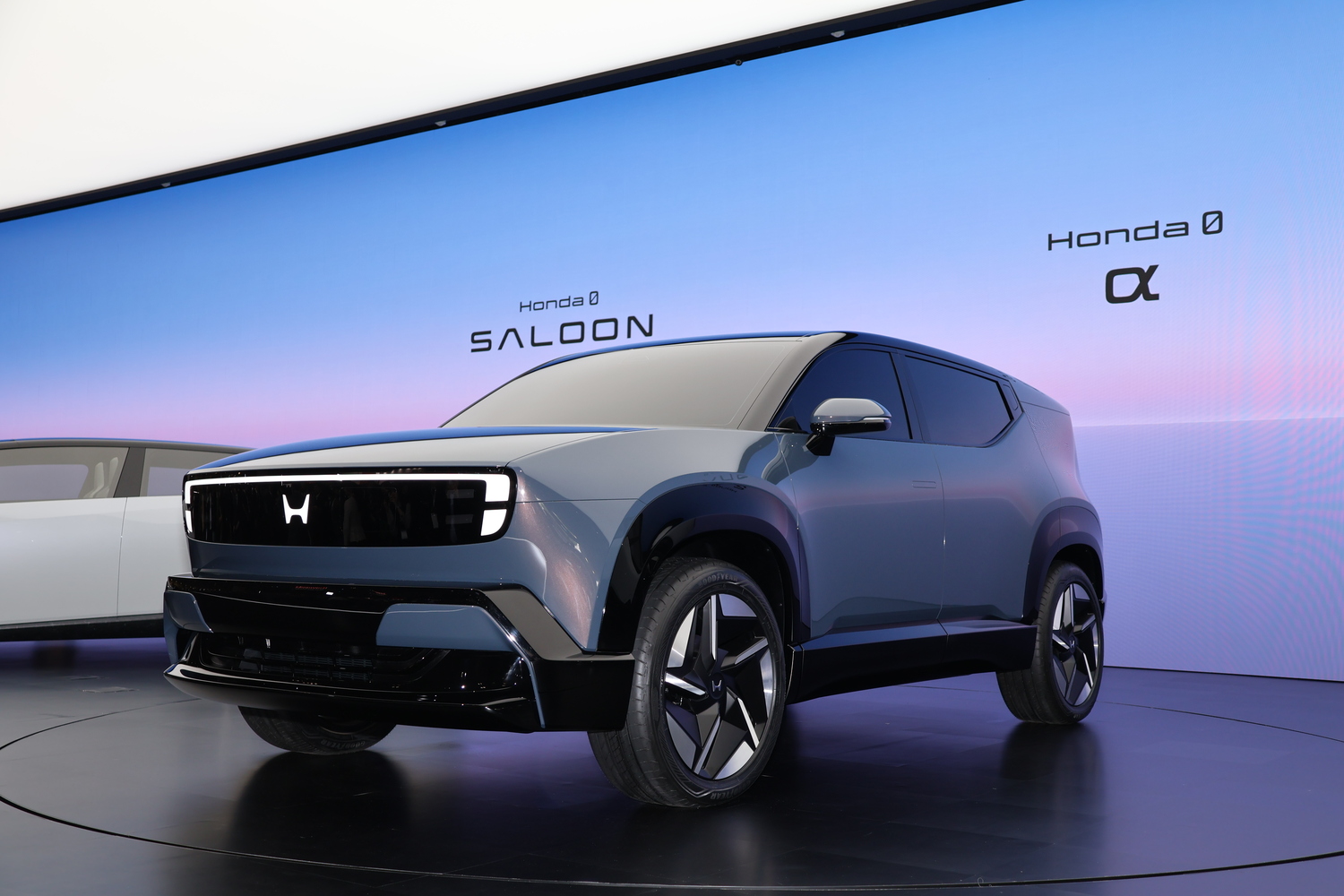 ジャパンモビリティショー2025のホンダブースで世界初公開された「Honda 0 α」