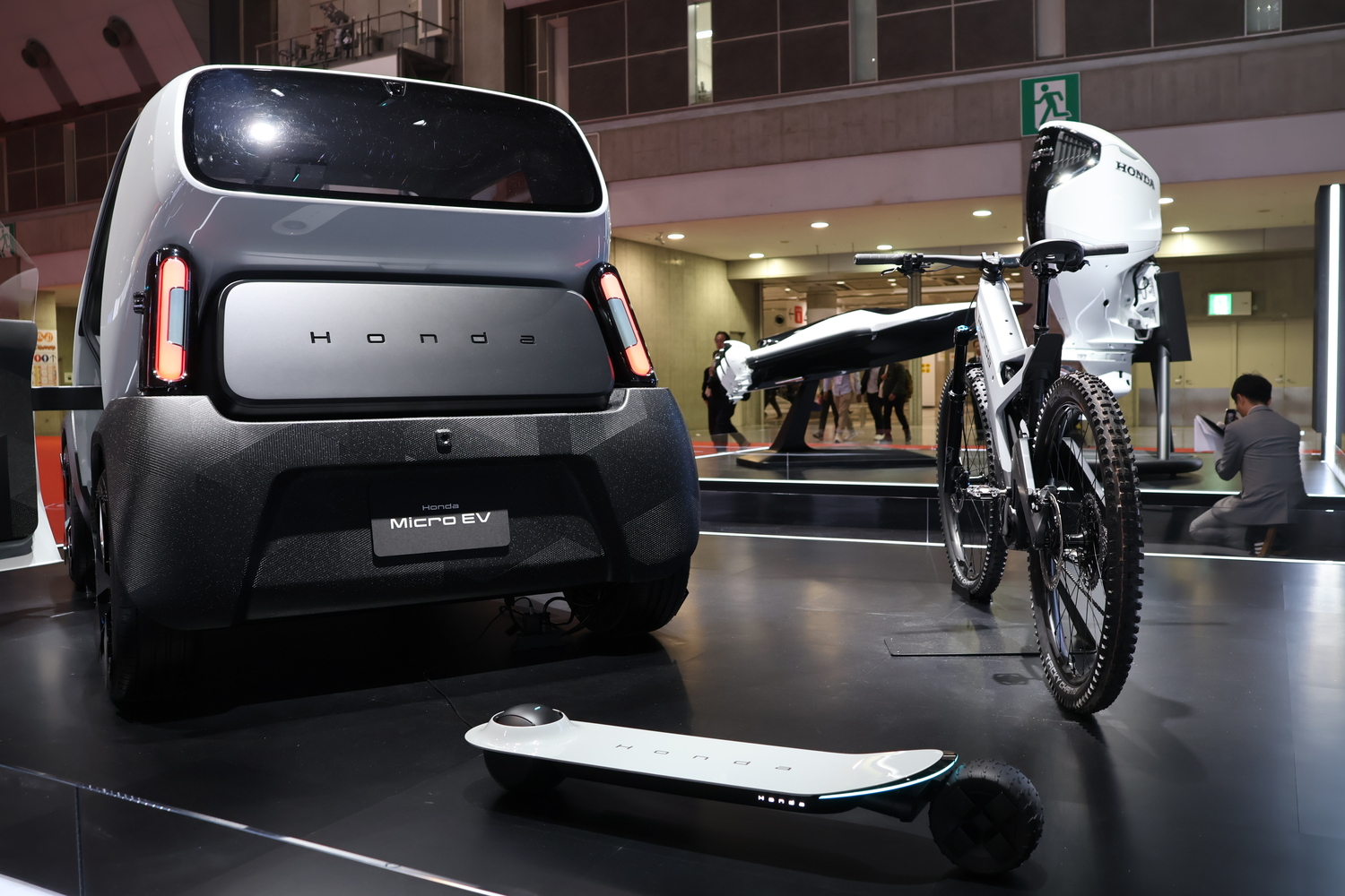 ジャパンモビリティショー2025のホンダブースで世界初公開された「Honda Micro EV」「e-MTB」そしてキックボード型モビリティ
