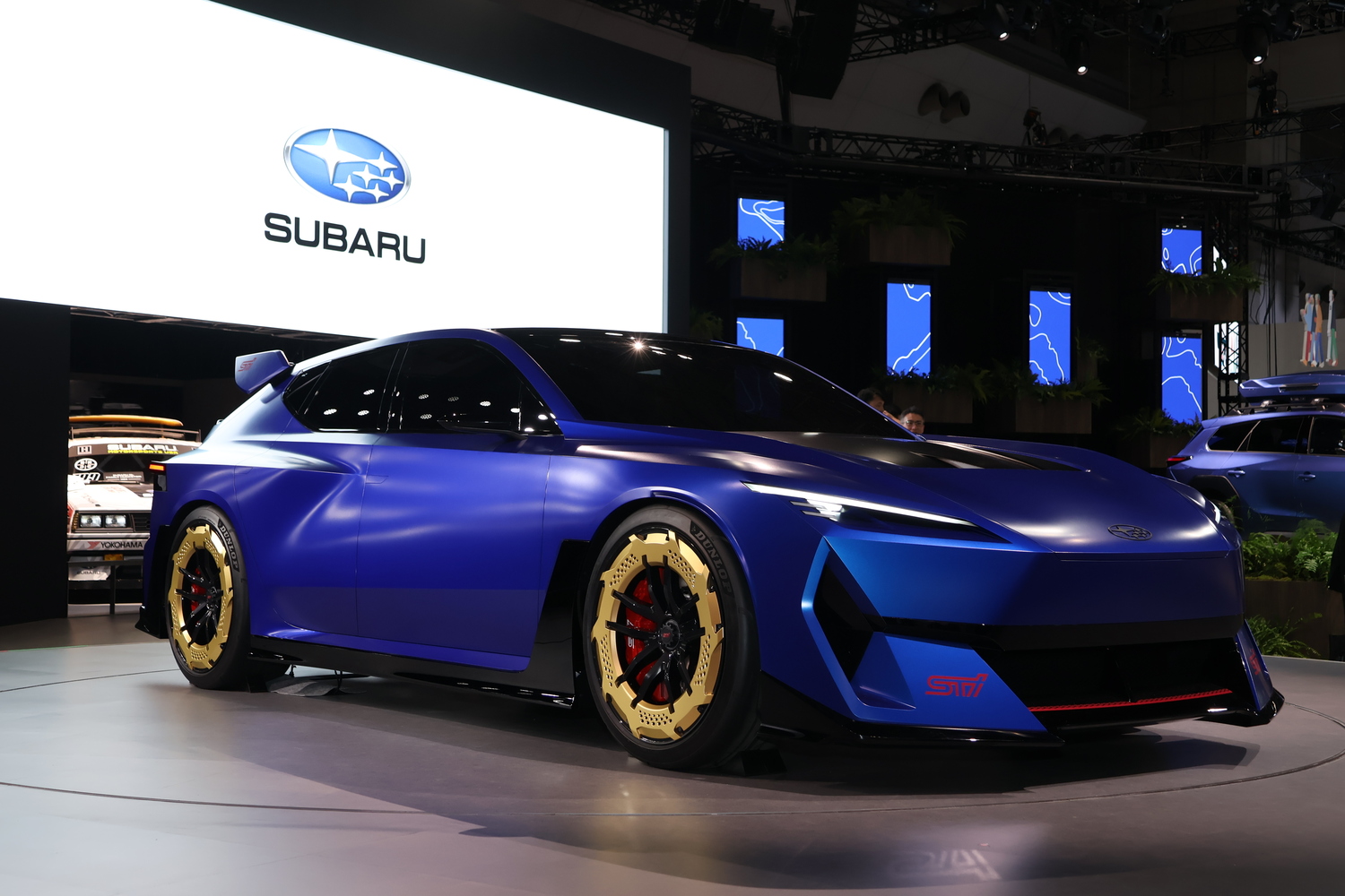 ジャパンモビリティショー2025で世界初公開されたSUBARUのBEVコンセプトカー「Performance-E STI concept」　フロント右側面