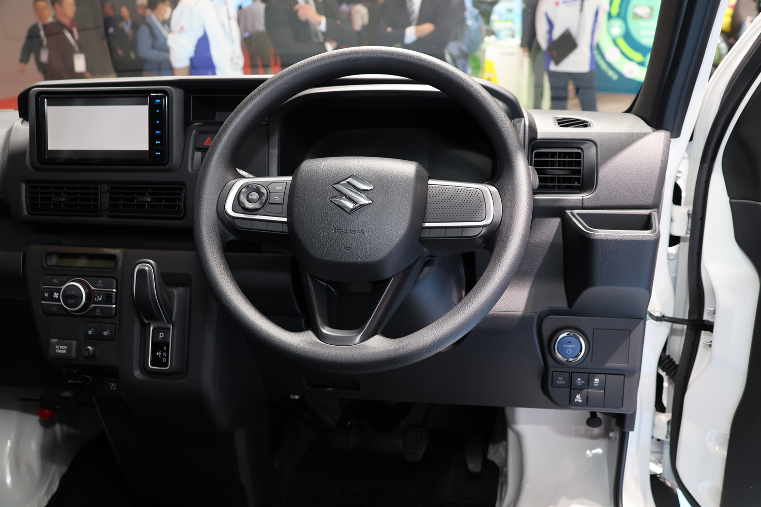 ジャパンモビリティショー2025で初公開されたスズキのeエブリィ・コンセプト 運転席インパネ周り