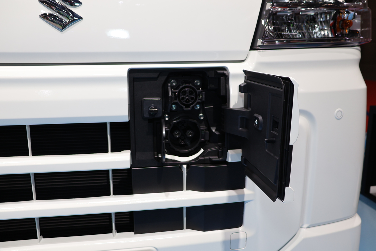 ジャパンモビリティショー2025で初公開されたスズキのeエブリィ・コンセプト 充電口