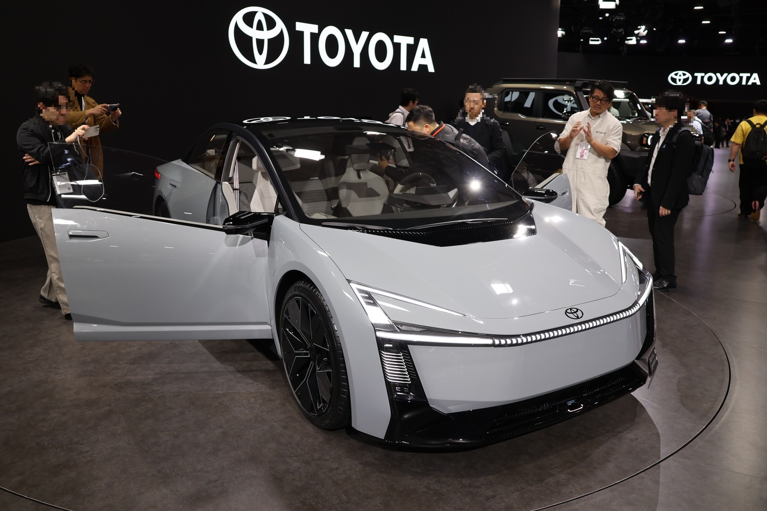 ジャパンモビリティショー2025で発表されたトヨタのカローラコンセプト フロント側