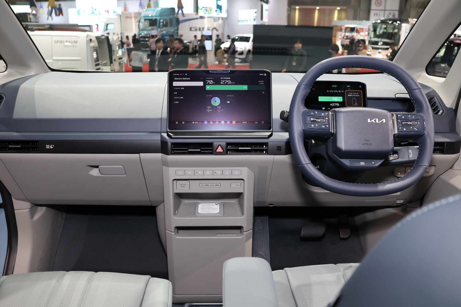 Kia PBV「PV5パッセンジャー」のダッシュボード　大型センタモニターが特徴的