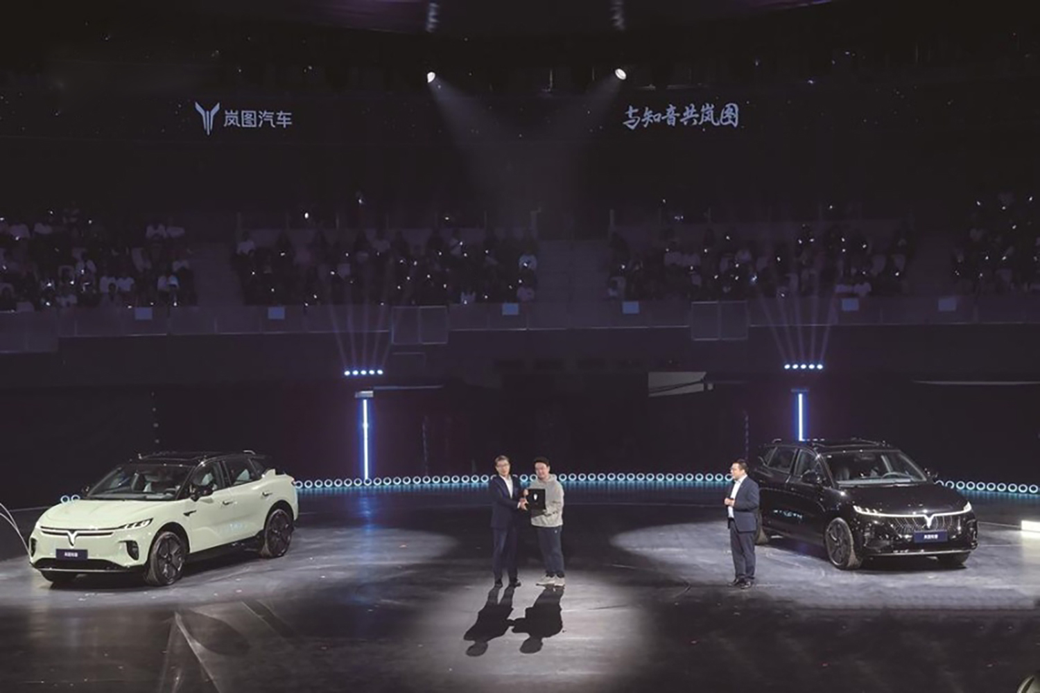 東風汽車の新車発表会