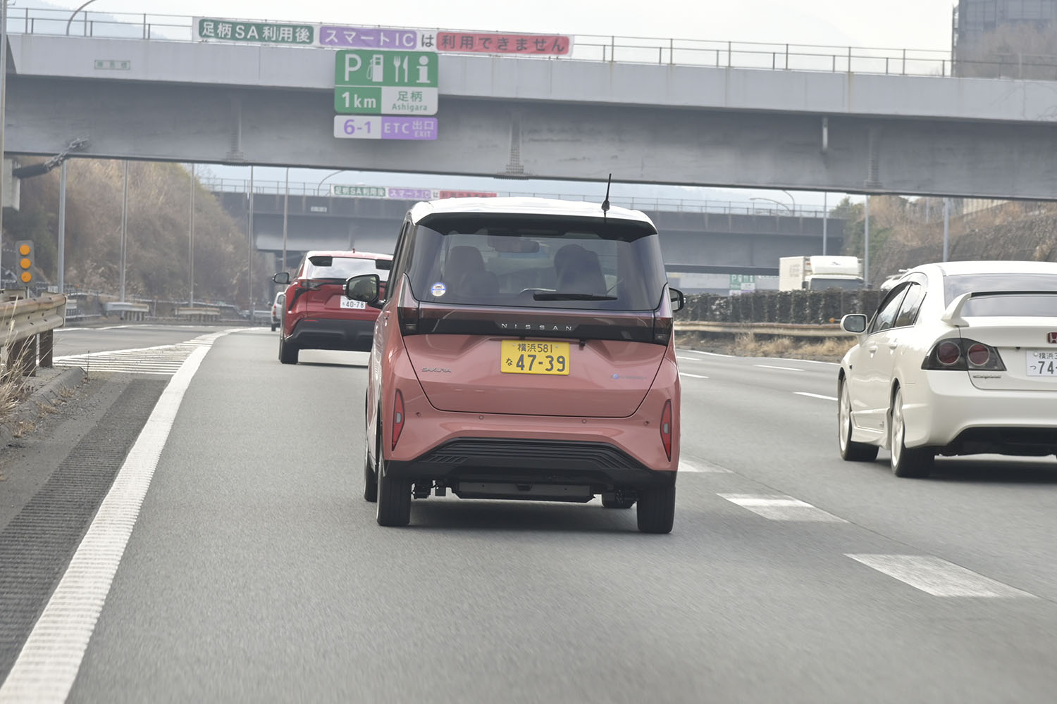 日産サクラの走行シーン