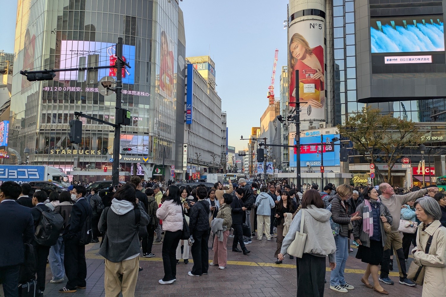 渋谷スクランブル交差点前