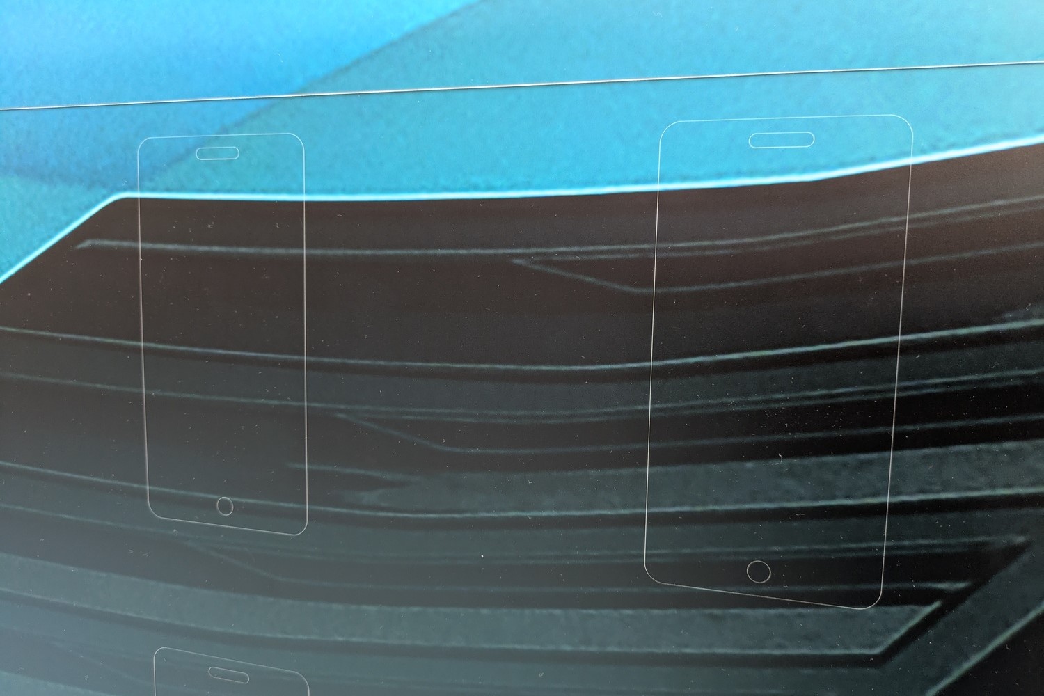 日産リーフの広告「BATTERY WALL（バッテリーウォール）」に描かれたスマホのフレーム