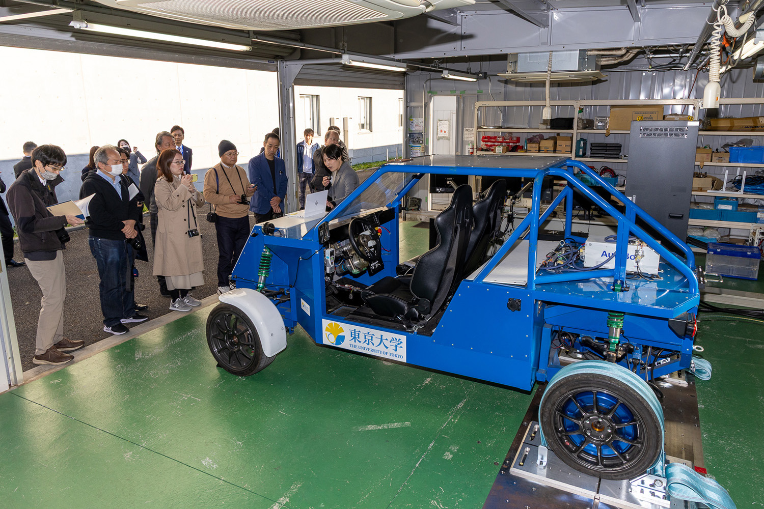 東京大学と小野測器の実験室