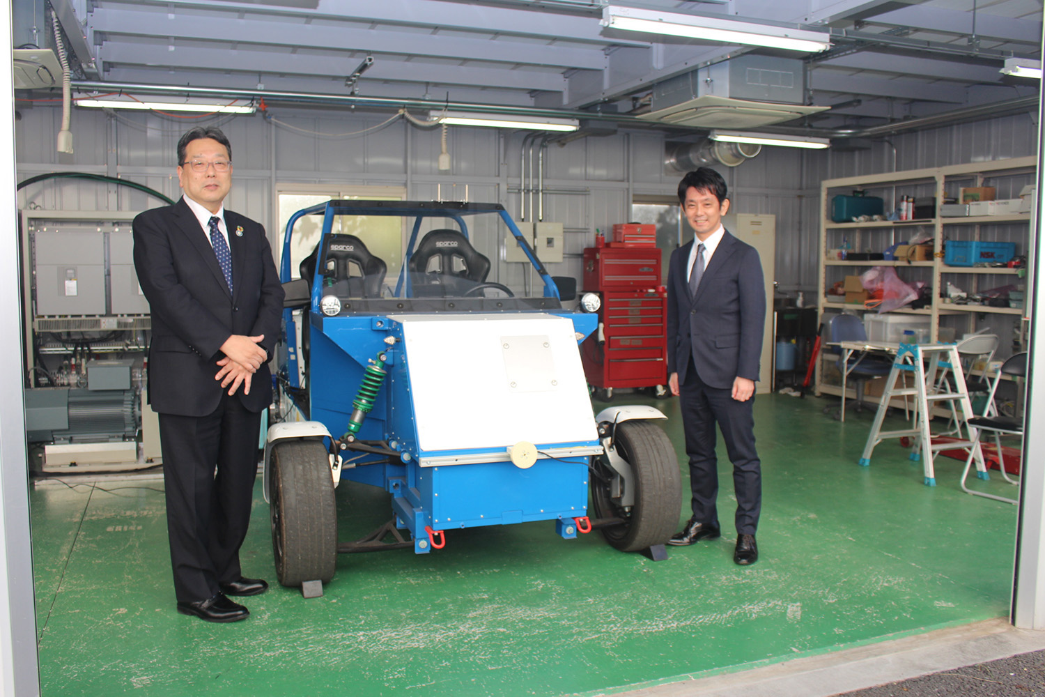 左から小野測器 代表取締役社長 大越祐史氏と東京大学大学院新領域創成科学研究科 藤本博志 教授（筆者撮影）