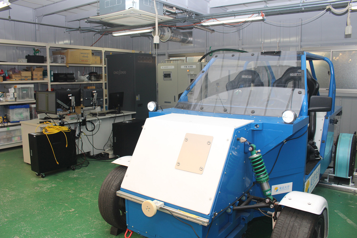 東京大学と小野測器の研究室