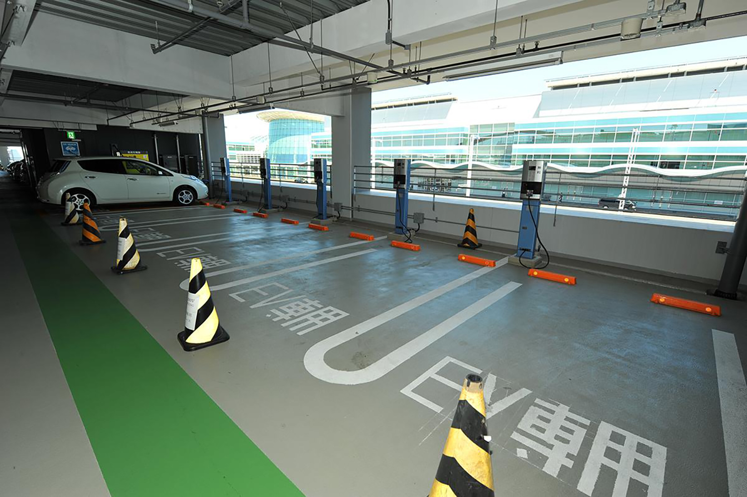 商業施設の充電設備