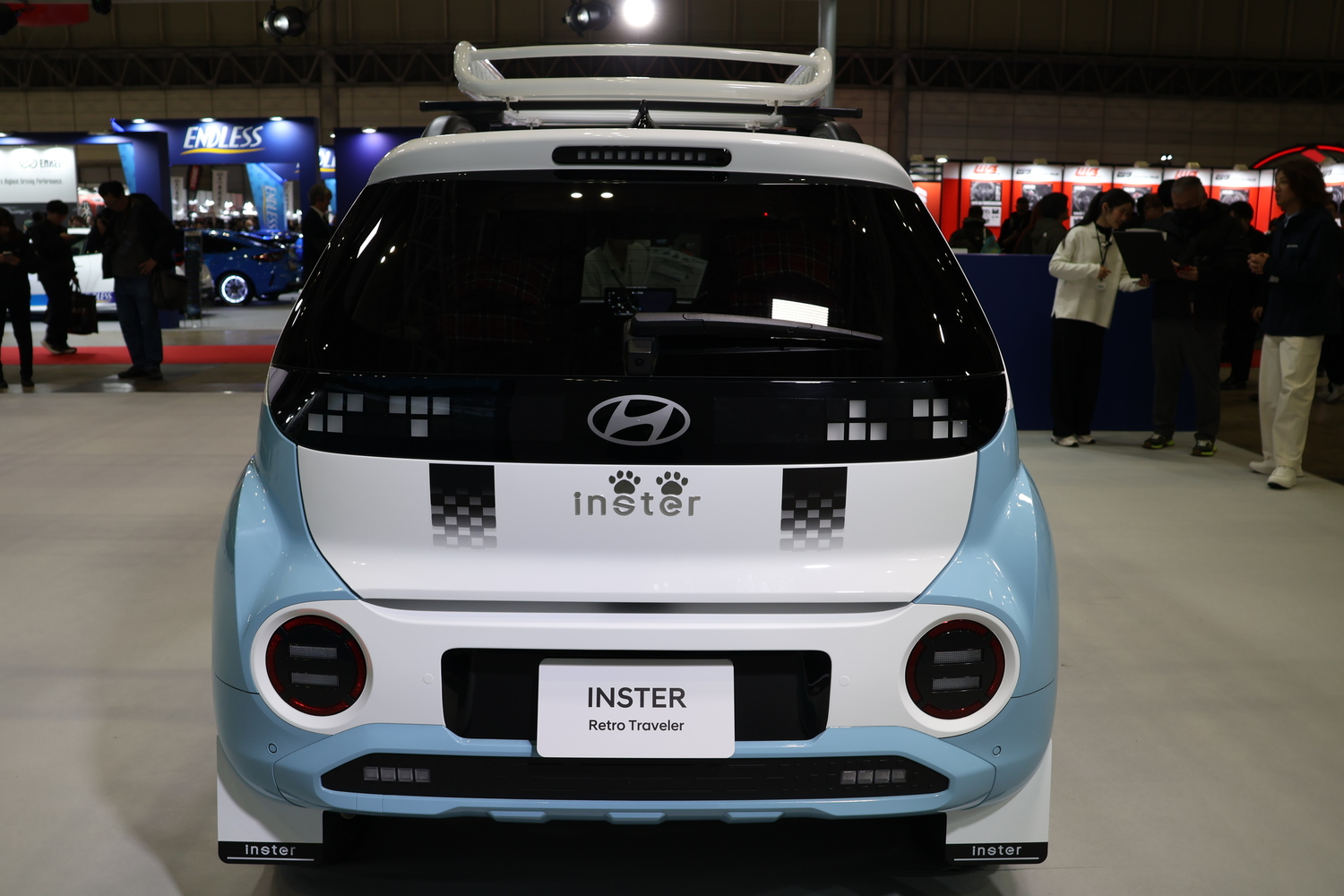 東京オートサロン2026に展示されたヒョンデのコンセプトカー「インスター・レトロ・トラベラー」のリヤデザイン