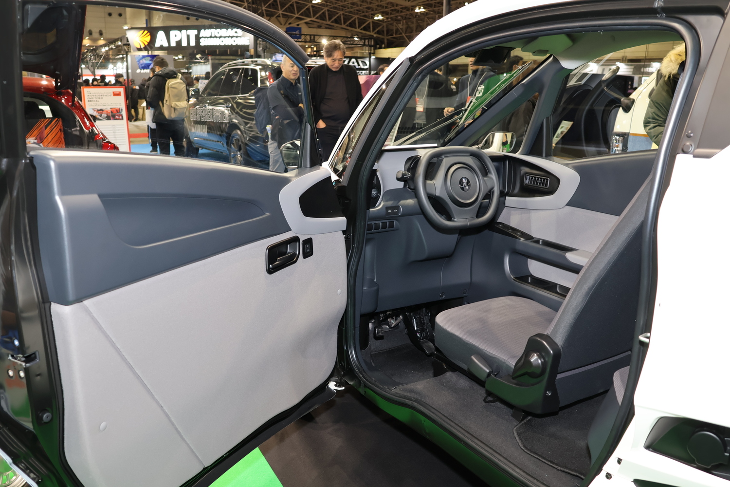 リーンモビリティLean3市販モデルの運転席周り