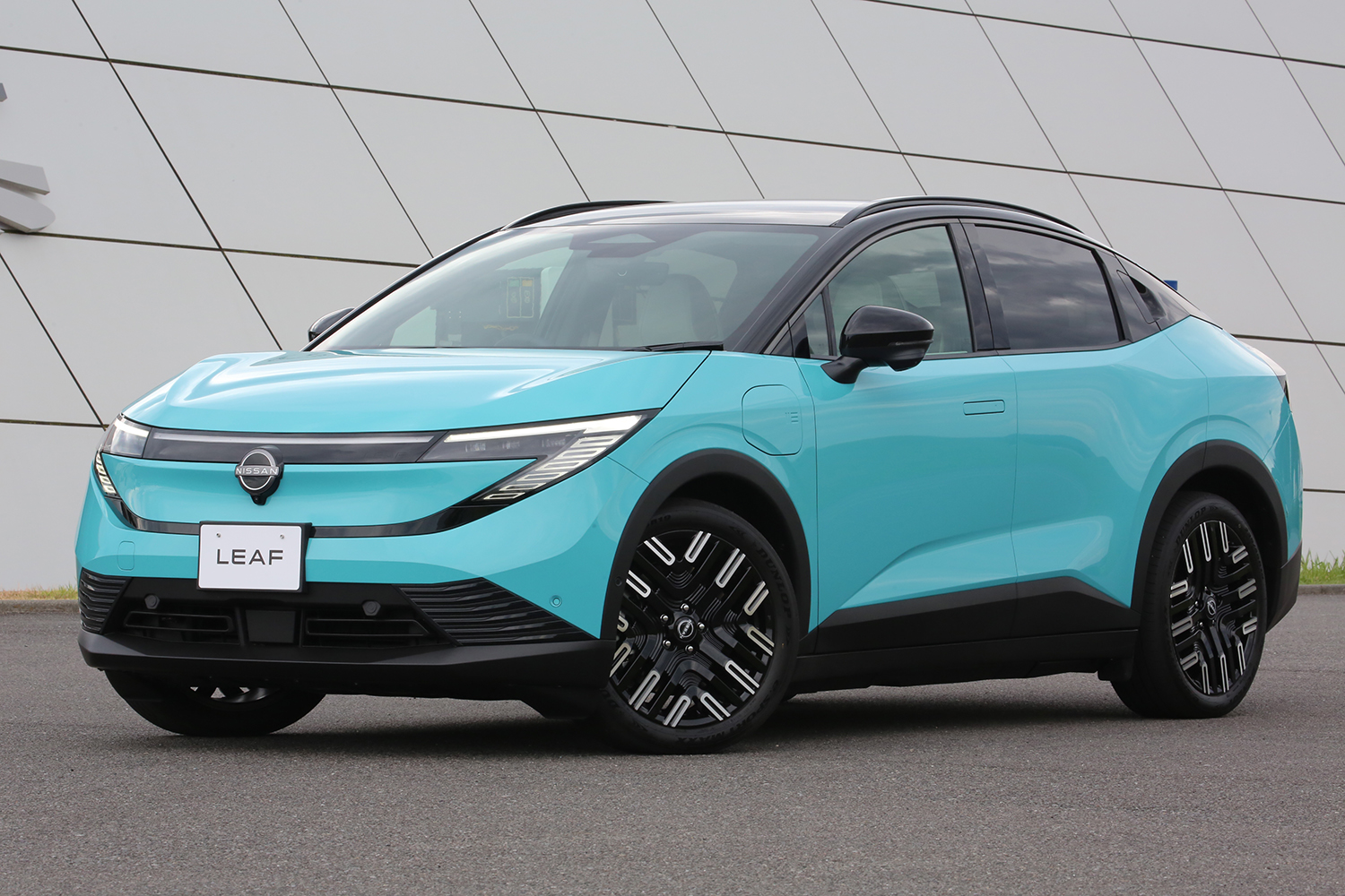 現行日産リーフのフロントスタイリング